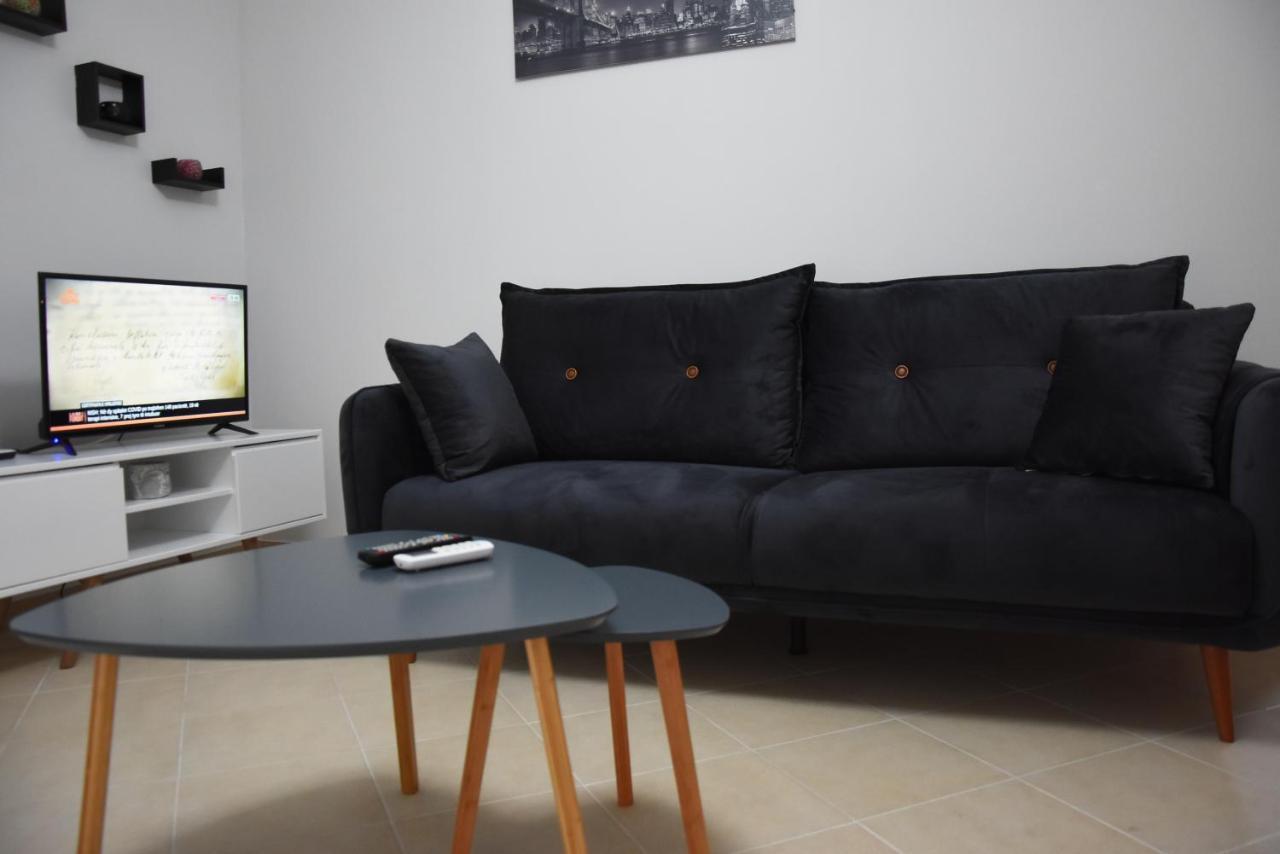 Apartment Click - *