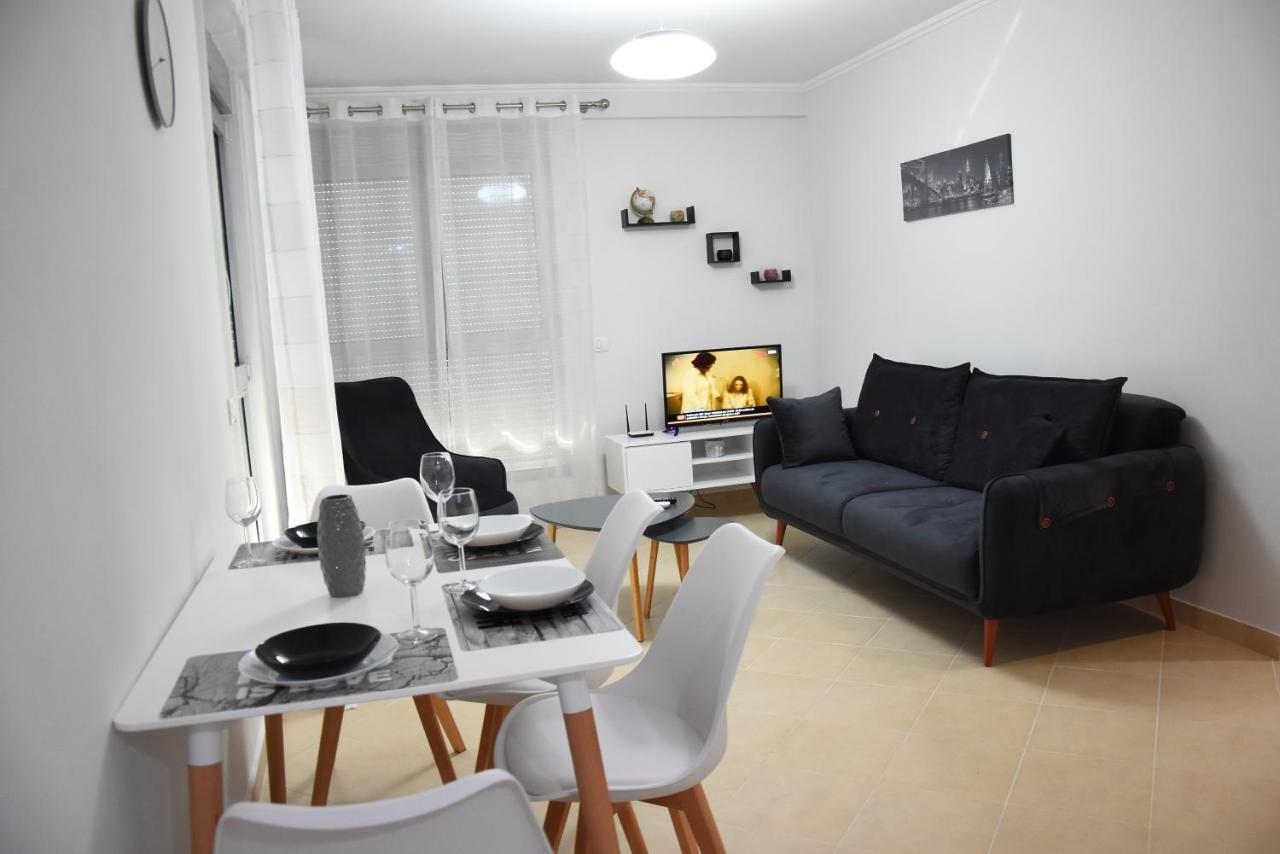 Click - Apartment *