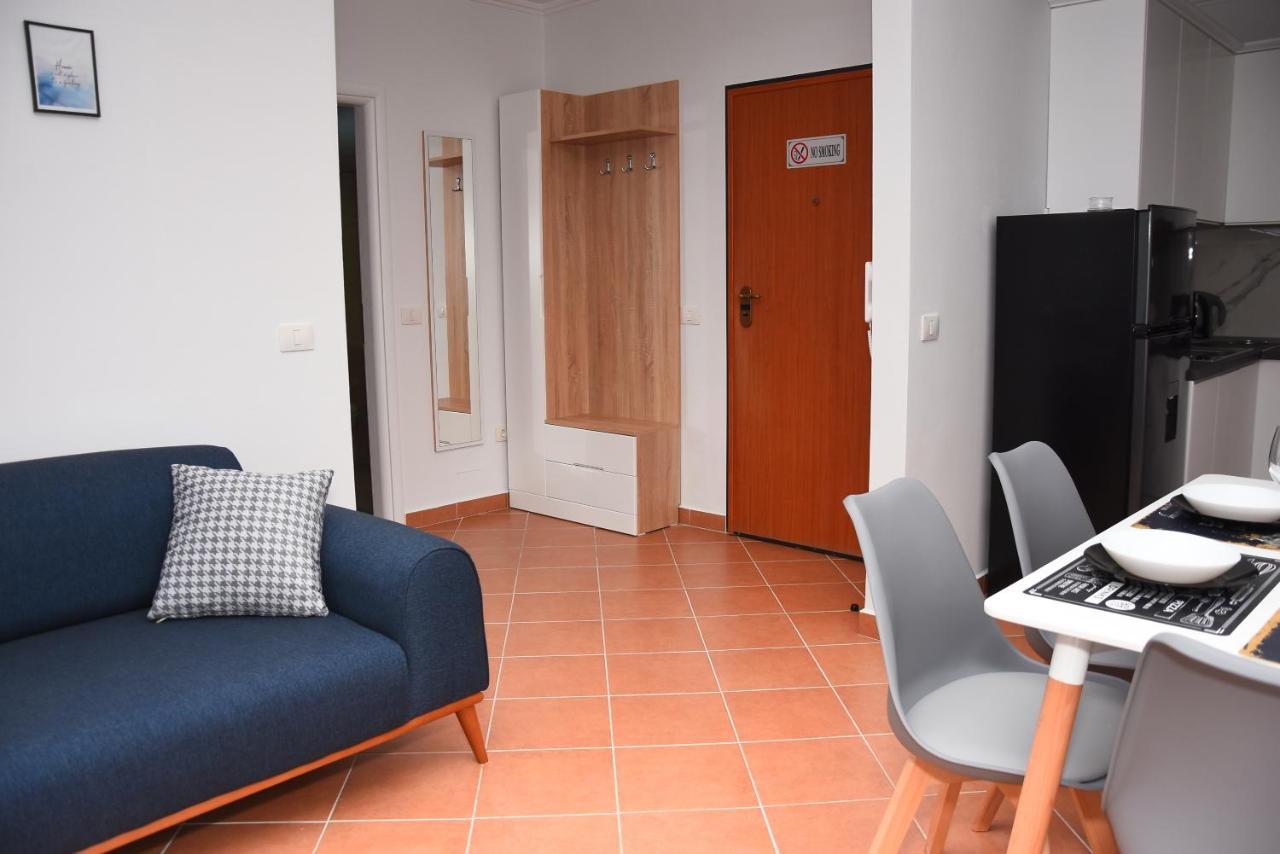 Click - Apartment *